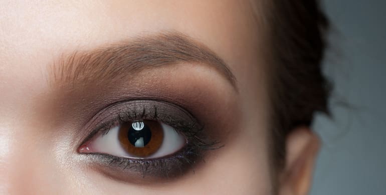 Maquillage pour yeux marrons