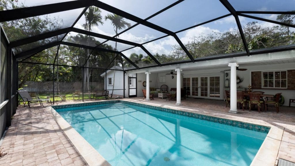 piscine et abri