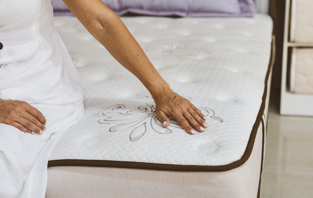 tester la fermeté du matelas